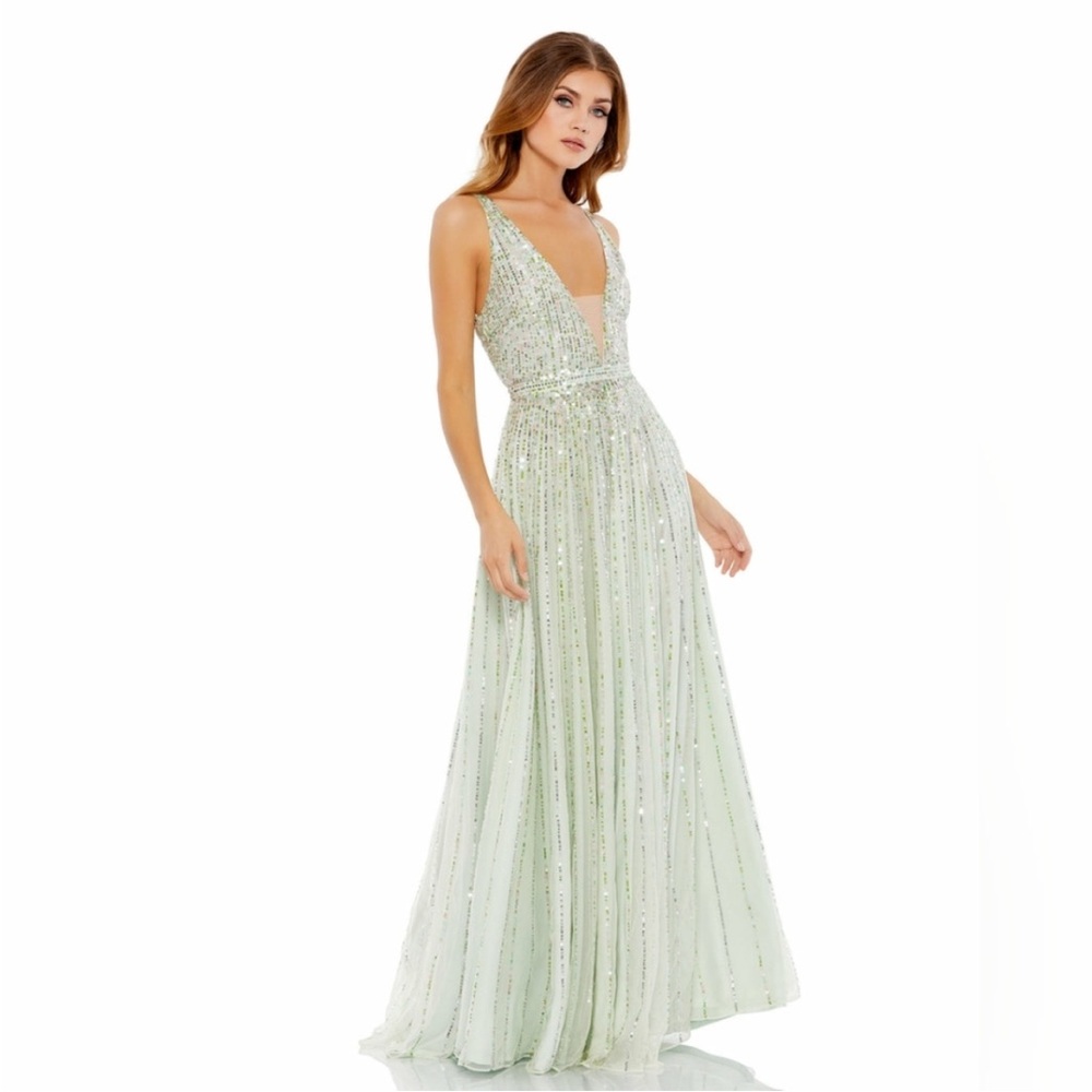 Mac Duggal V Neck Gown Sequins Mint Green Size 6 10700